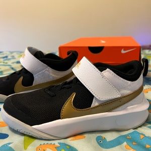 Kids Nike Hustle D10 Basketball Velcro Sneakers